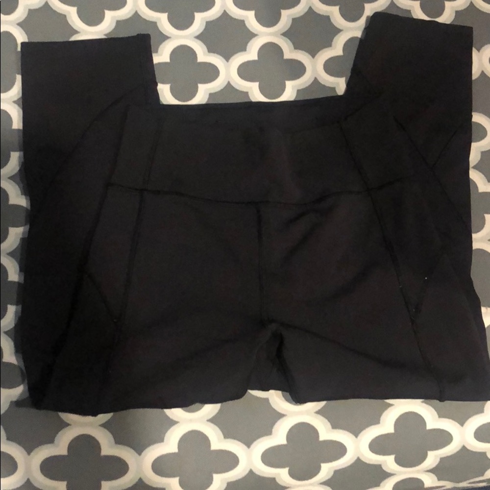 Lululemon in movement crop